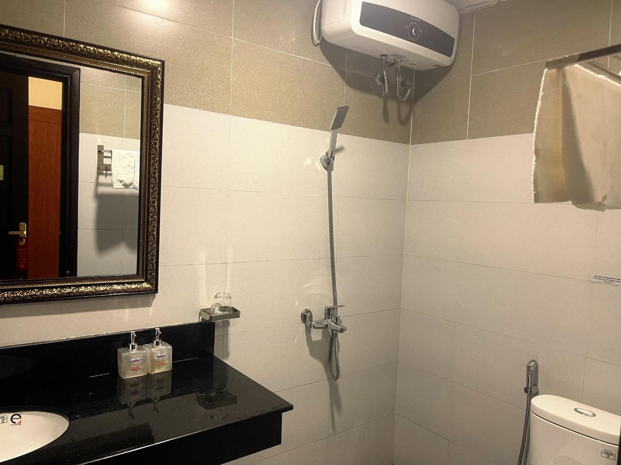 Khach San Hoa Binh Quang Tri Hotel Dong Ha Kültér fotó